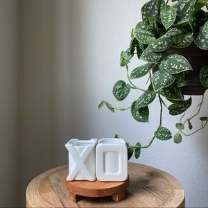 Ceramic white X O planters set of 2